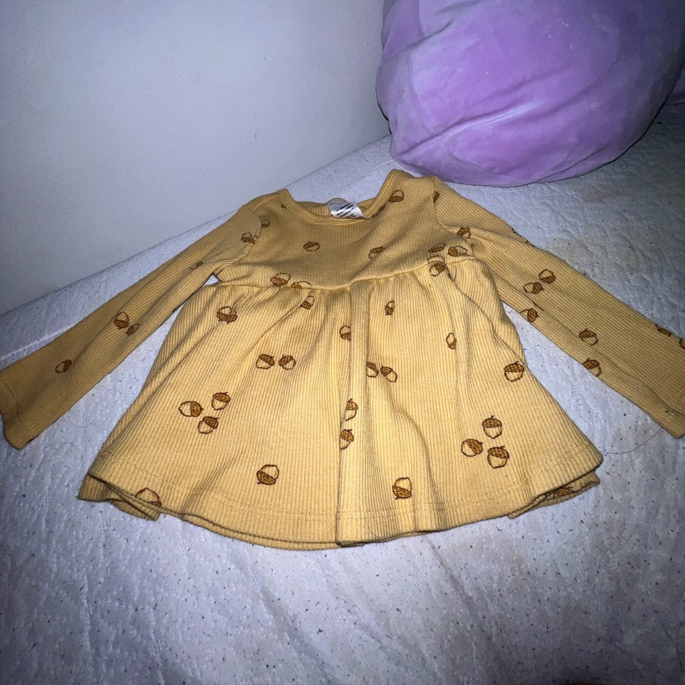 Yellow cute long sleeve dress ! Size 3-6 months has only been wore once !
